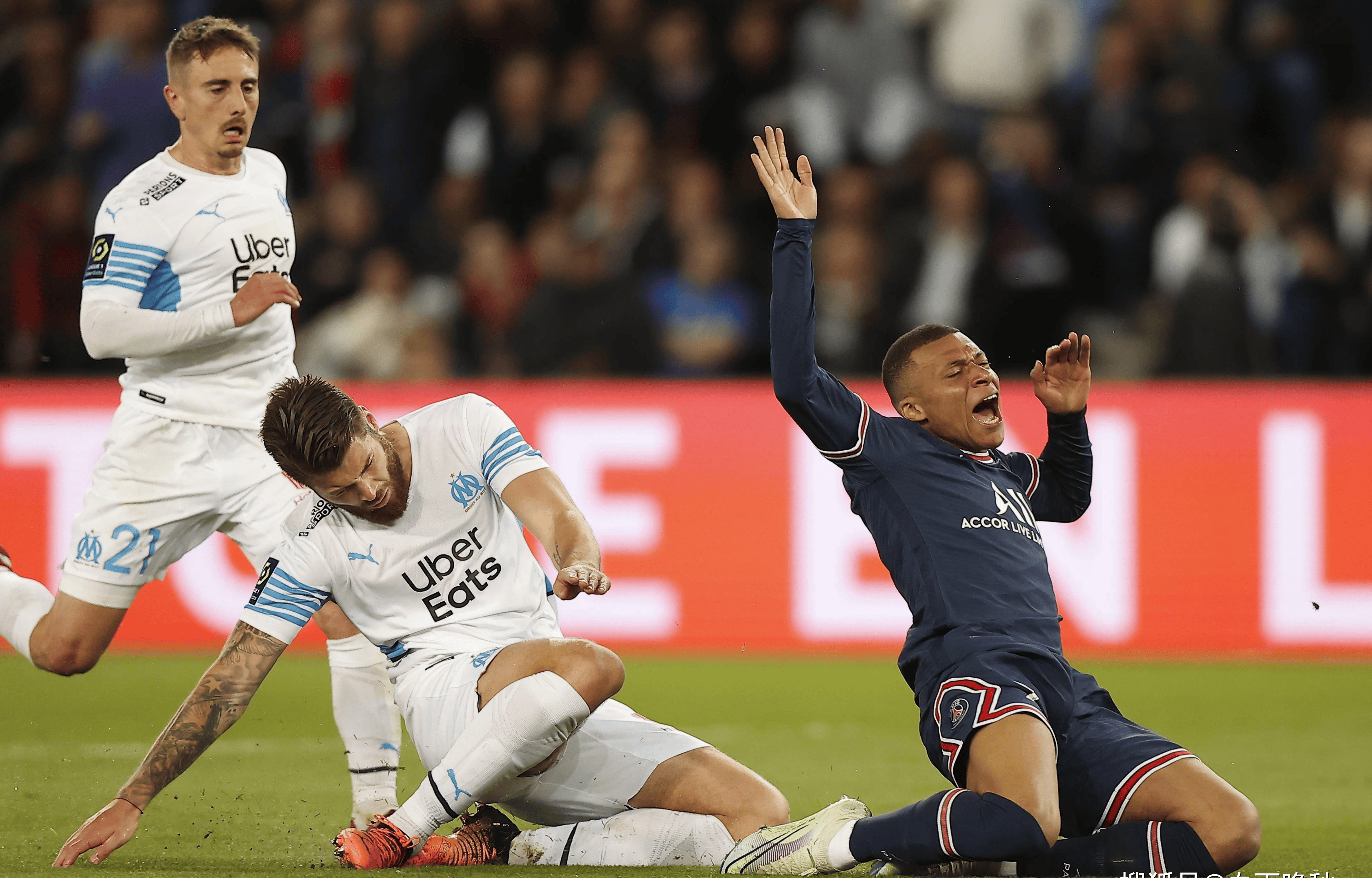 赛前体能课后；巴黎圣日耳曼主帅复盘备战欧超杯；气氛紧张；控场能力受关注的简单介绍-开云注册入口