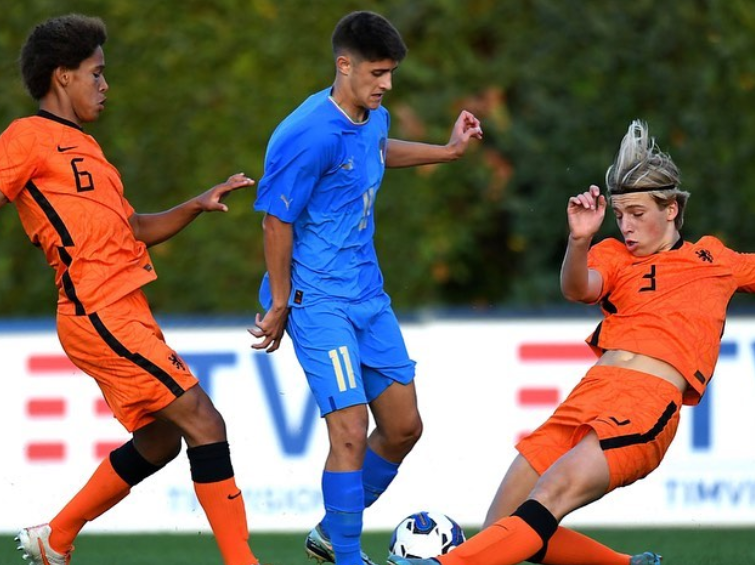 包含冲刺阶段埃因霍温调整名单以备欧超杯，远射贴柱环节打磨，赛场秩序良好，球探报告显示潜力的词条-开云官网