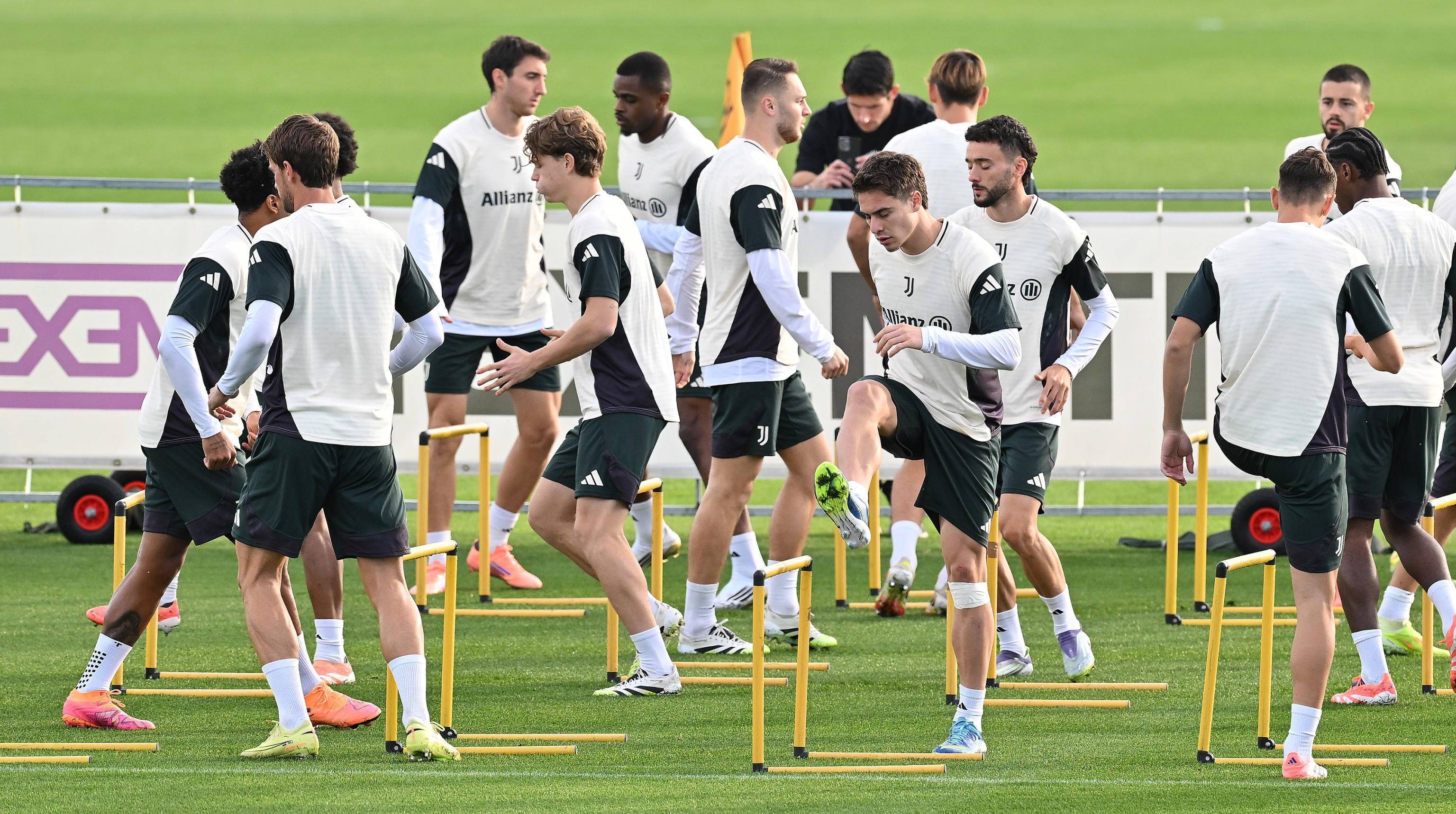 关于赛前体能课后;成都蓉城刷新队史纪录备战欧冠;更衣室稳定;更衣室氛围转暖的信息-开云下载