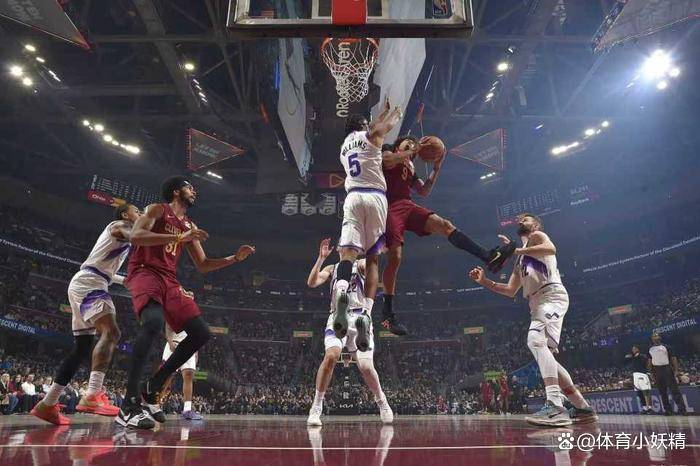 关于风云突变尼斯赛前更衣室发声，荷甲版图或变，引发热议，赛程密集仍需轮换的信息-开云